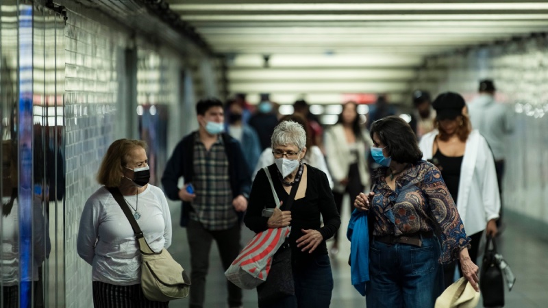 People wearning masks